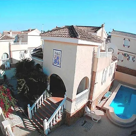 Stunning 6-bedroom Villa